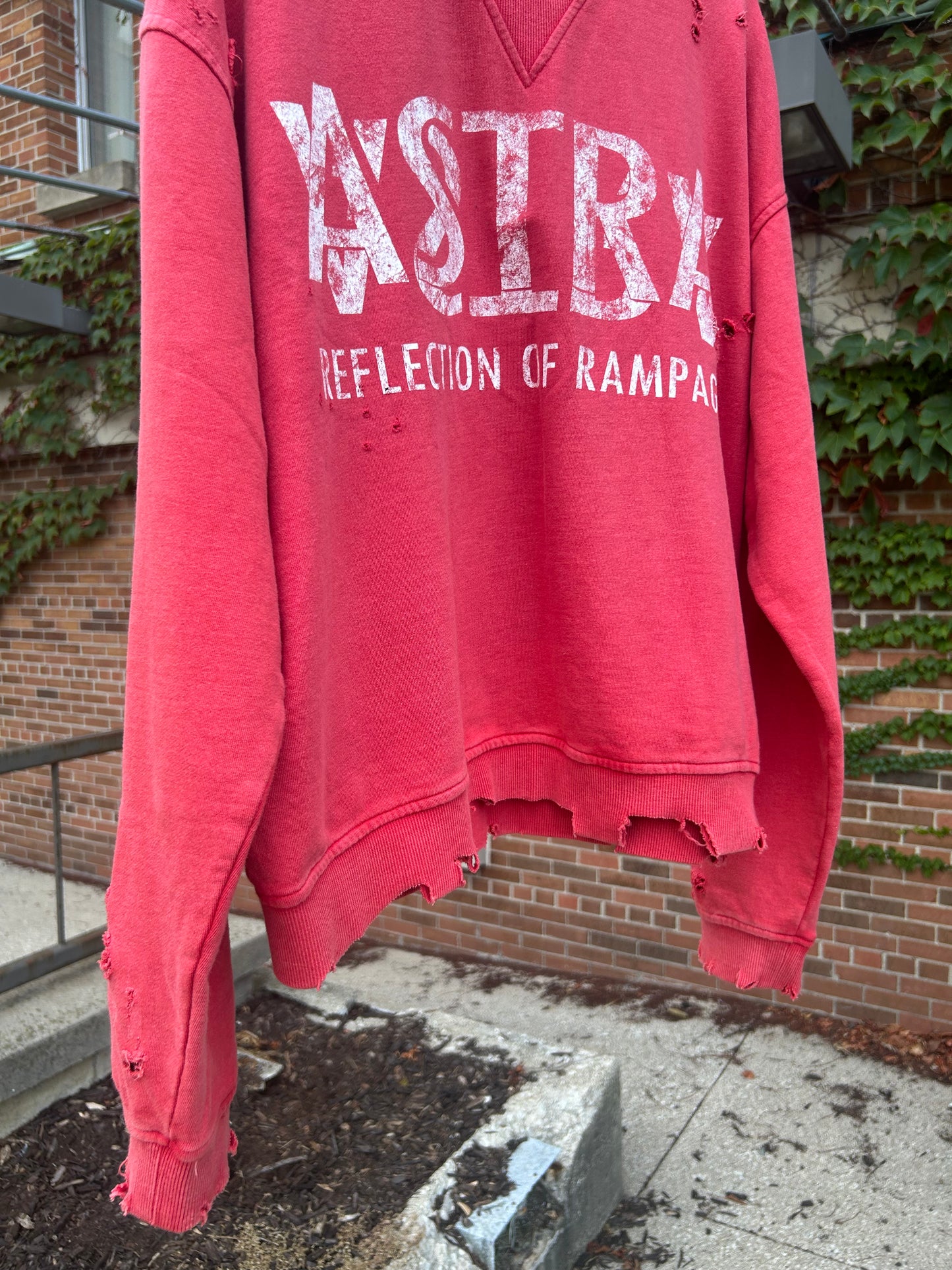 REFLECTION OF RAMPAGE CREWNECK